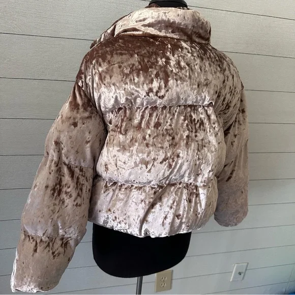 Fabletics NWT Wander Crushed Velour Cropped Puffer Jacket Large - Picture 6 of 6